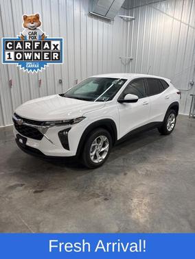Summit White 2025 Chevrolet Trax LS