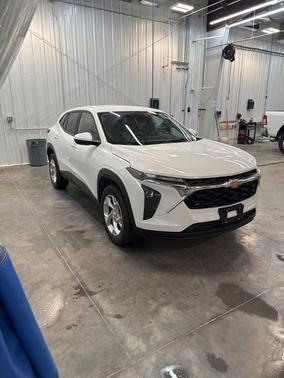 Summit White 2025 Chevrolet Trax LS