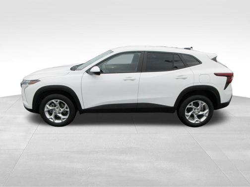 Summit White 2025 Chevrolet Trax LS