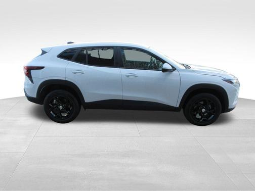 Summit White 2025 Chevrolet Trax LS