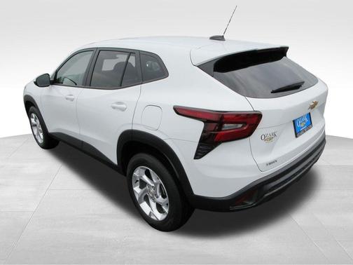 Summit White 2025 Chevrolet Trax LS