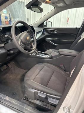 Summit White 2025 Chevrolet Trax LS