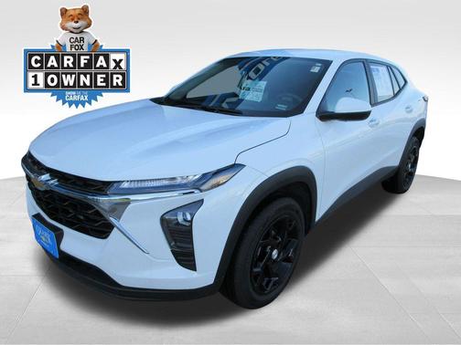 Summit White 2025 Chevrolet Trax LS