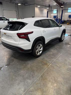 Summit White 2025 Chevrolet Trax LS