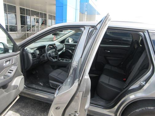 Gun Metallic 2024 Nissan Rogue SV