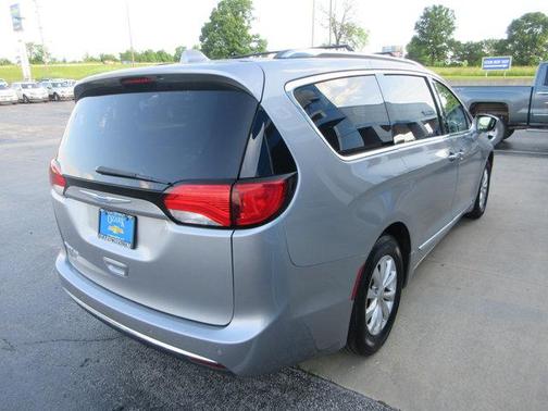 2018 Chrysler Pacifica Touring-L
