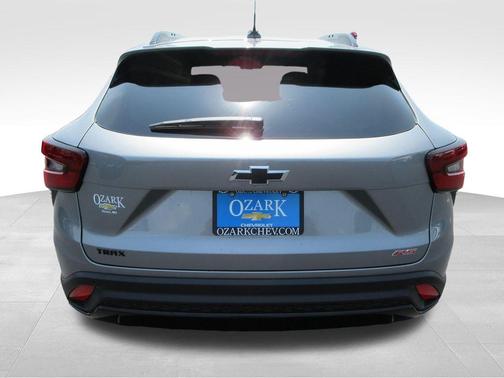 Sterling Gray Metallic 2026 Chevrolet Trax 2RS