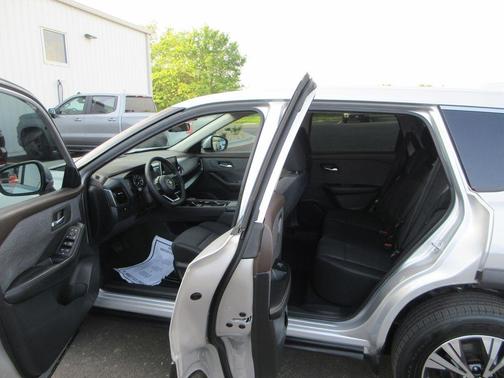 Brilliant Silver Metallic 2021 Nissan Rogue SV