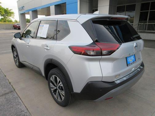 Brilliant Silver Metallic 2021 Nissan Rogue SV