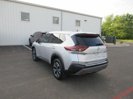 Brilliant Silver Metallic 2021 Nissan Rogue SV