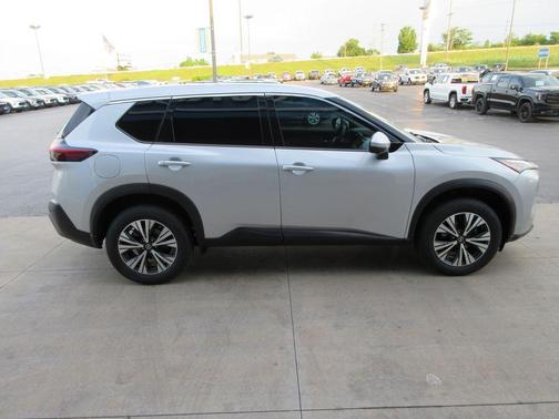 Brilliant Silver Metallic 2021 Nissan Rogue SV