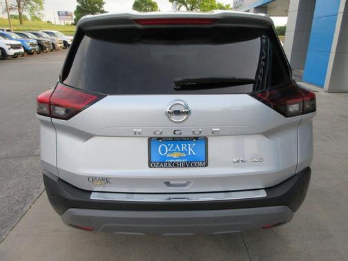 Brilliant Silver Metallic 2021 Nissan Rogue SV