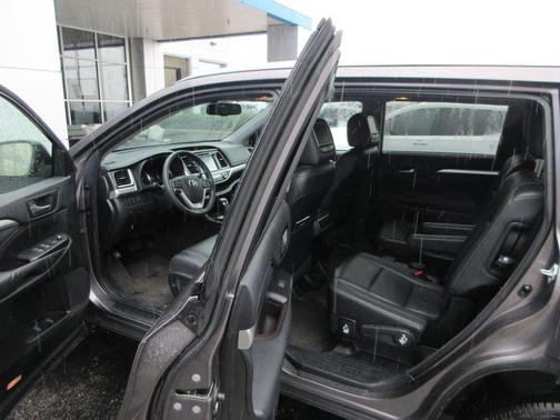 Predawn Gray Mica 2016 Toyota Highlander XLE