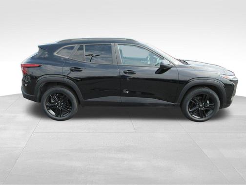 Mosaic Black Metallic 2025 Chevrolet Trax ACTIV