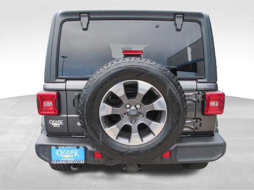 Granite Crystal Clearcoat Metallic 2018 Jeep Wrangler Unlimited Sahara