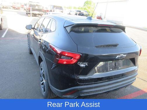 Mosaic Black Metallic 2025 Chevrolet Trax 1RS