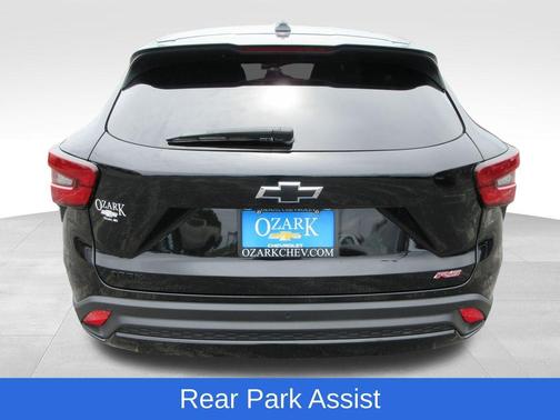 Mosaic Black Metallic 2025 Chevrolet Trax 1RS