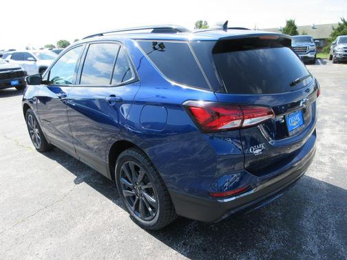 Blue Glow Metallic 2022 Chevrolet Equinox RS