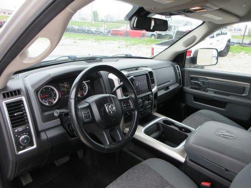 Bright Silver Clearcoat Metallic 2018 RAM 3500 Big Horn