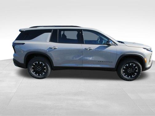 Sandstone Gray 2026 Chevrolet Traverse Z71