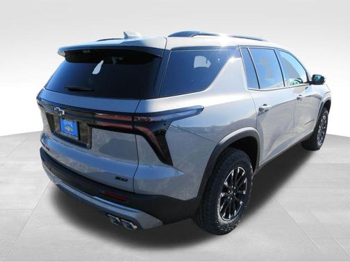 Sandstone Gray 2026 Chevrolet Traverse Z71