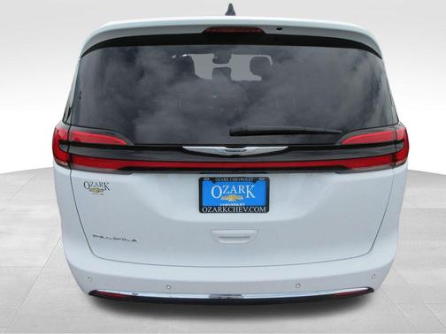 Bright White Clearcoat 2023 Chrysler Pacifica Touring-L