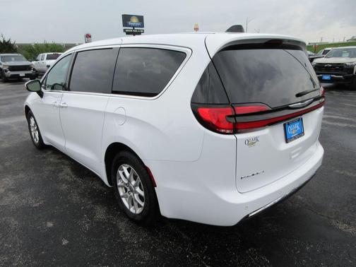 2023 Chrysler Pacifica Touring-L