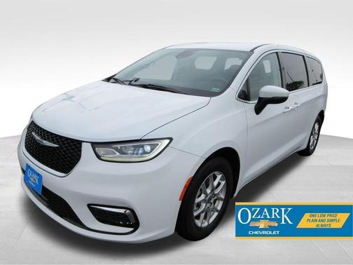 2023 Chrysler Pacifica Touring-L