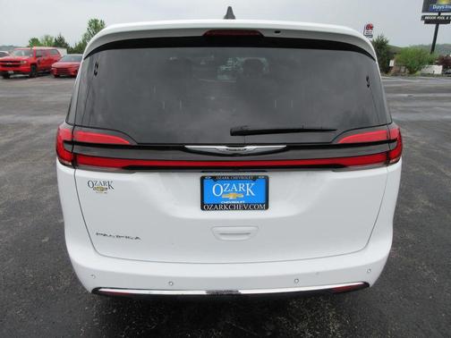 2023 Chrysler Pacifica Touring-L