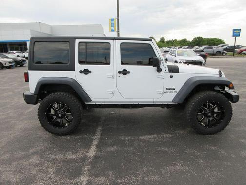 Bright White Clearcoat 2017 Jeep Wrangler Unlimited Sport
