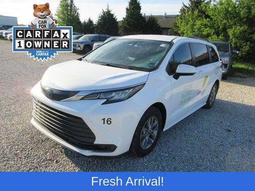 White 2022 Toyota Sienna LE