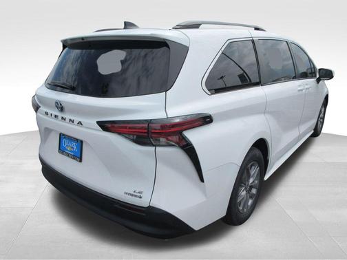 White 2022 Toyota Sienna LE