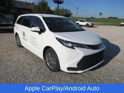 White 2022 Toyota Sienna LE