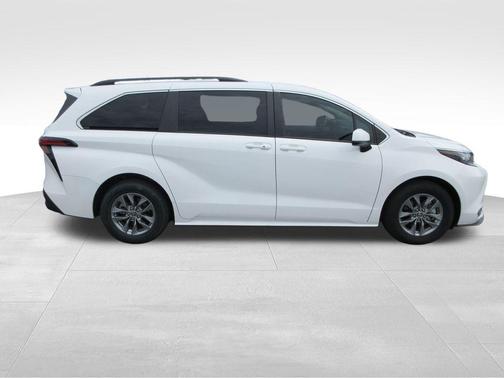 White 2022 Toyota Sienna LE