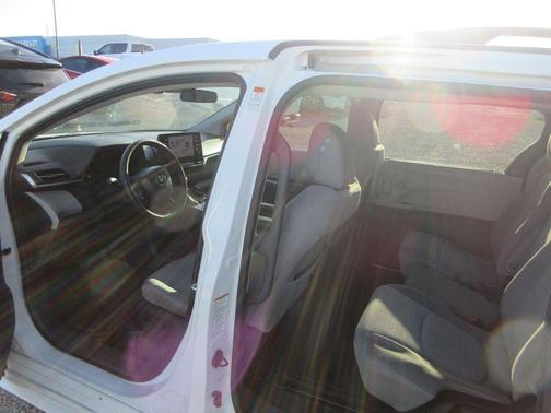 White 2022 Toyota Sienna LE