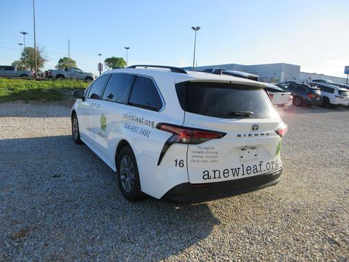 White 2022 Toyota Sienna LE