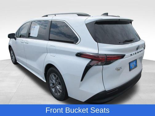 White 2022 Toyota Sienna LE