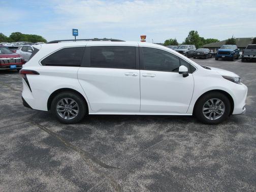White 2022 Toyota Sienna LE