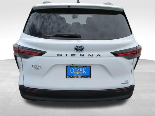 White 2022 Toyota Sienna LE