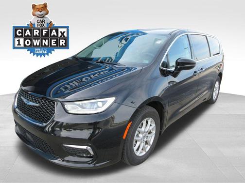 Diamond Black 2024 Chrysler Pacifica Touring-L