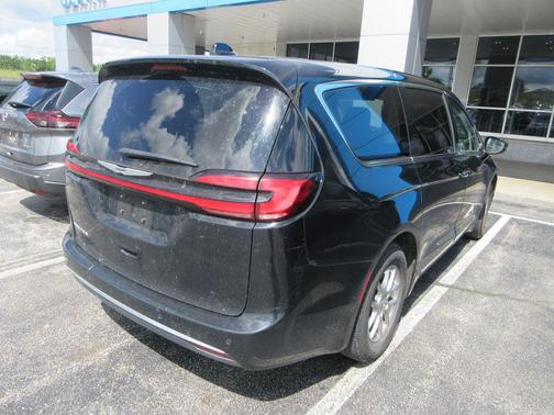 Diamond Black 2024 Chrysler Pacifica Touring-L