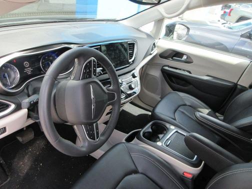 Diamond Black 2024 Chrysler Pacifica Touring-L