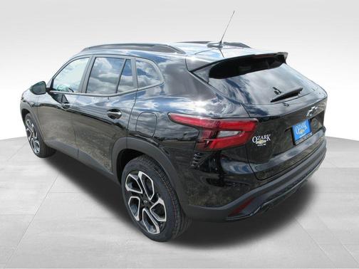 Mosaic Black Metallic 2026 Chevrolet Trax 2RS