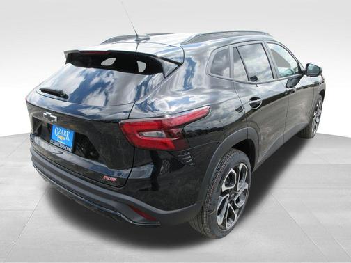 Mosaic Black Metallic 2026 Chevrolet Trax 2RS