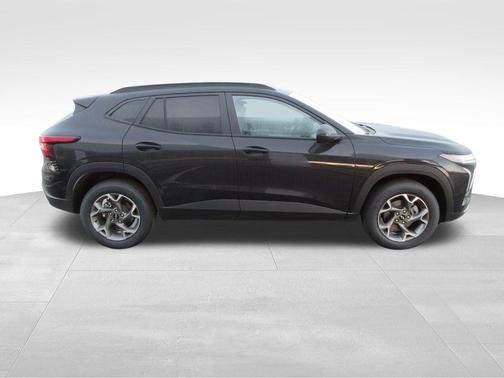Mosaic Black Metallic 2026 Chevrolet Trax LT