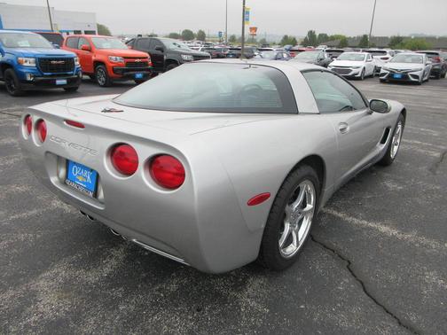 2004 Chevrolet Corvette Base
