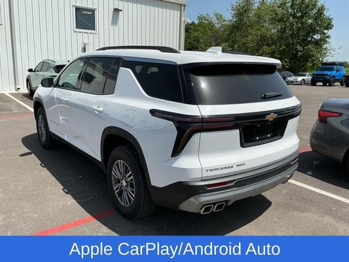 Summit White 2026 Chevrolet Traverse LT