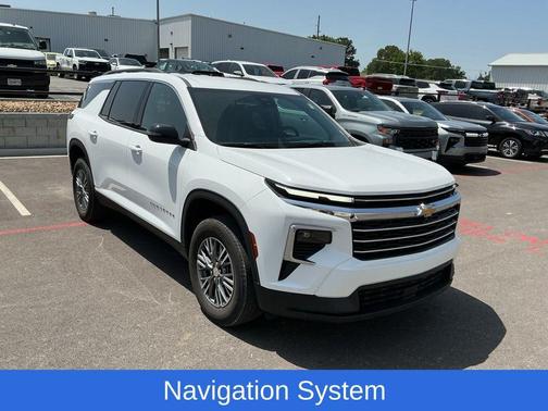Summit White 2026 Chevrolet Traverse LT