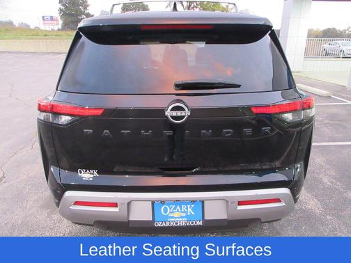 2022 Nissan Pathfinder SL 4WD