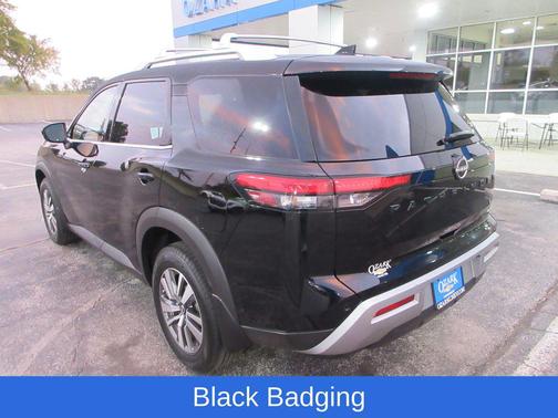 2022 Nissan Pathfinder SL 4WD